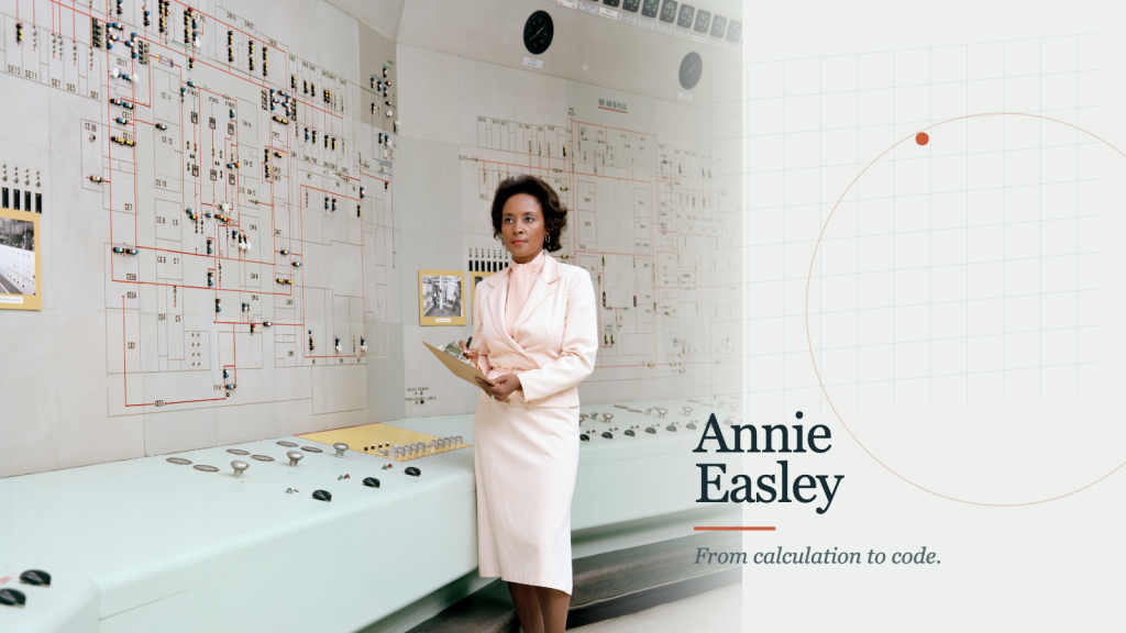 Annie Easley trong phòng điều khiển NASA, với bố cục biên tập hiện đại và dòng chữ “From calculation to code” (“Từ tính toán đến mã lập trình”).