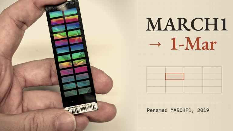 Một bàn tay cầm chip DNA microarray ở bên trái, cạnh một khung nền giấy màu nhạt: ký hiệu gen MARCH1 biến thành ngày 1-Mar, bên dưới là một lưới bảng tính có một ô được tô nổi bật và dòng chữ “Renamed MARCHF1, 2019” (đã đổi tên thành MARCHF1, năm 2019).